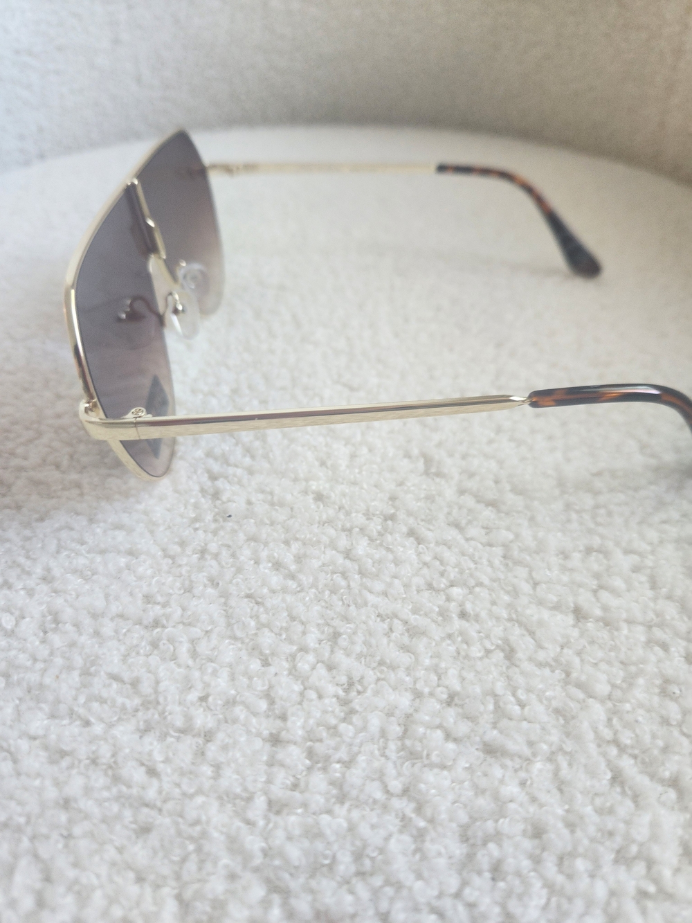 Steve Madden Tyson Brown Gradient And Gold Shield Sunglasses - - Picture 4 of 10